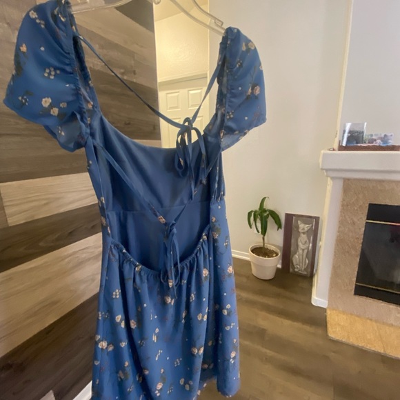 Floral blue dress w/ criss cross ties /open back for a fun warm weather look. - Picture 2 of 2